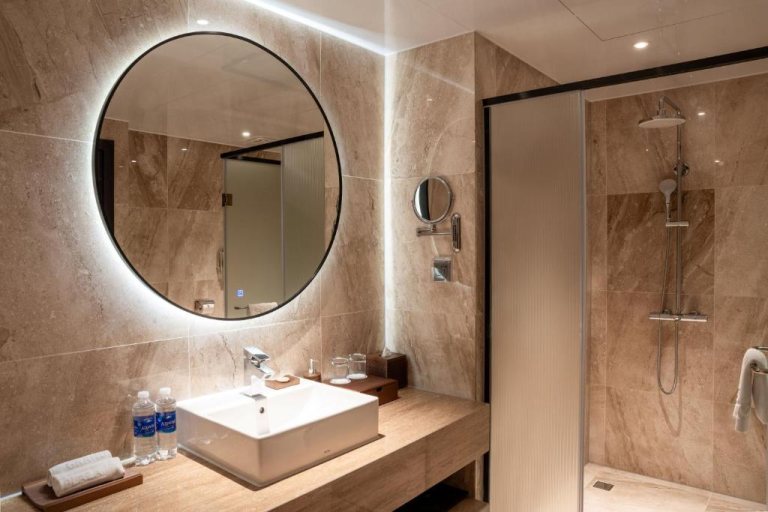 nhà tắm khách sạn 5 sao